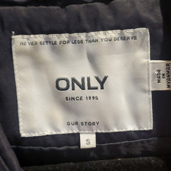 Spring coat - Picture 3 of 3